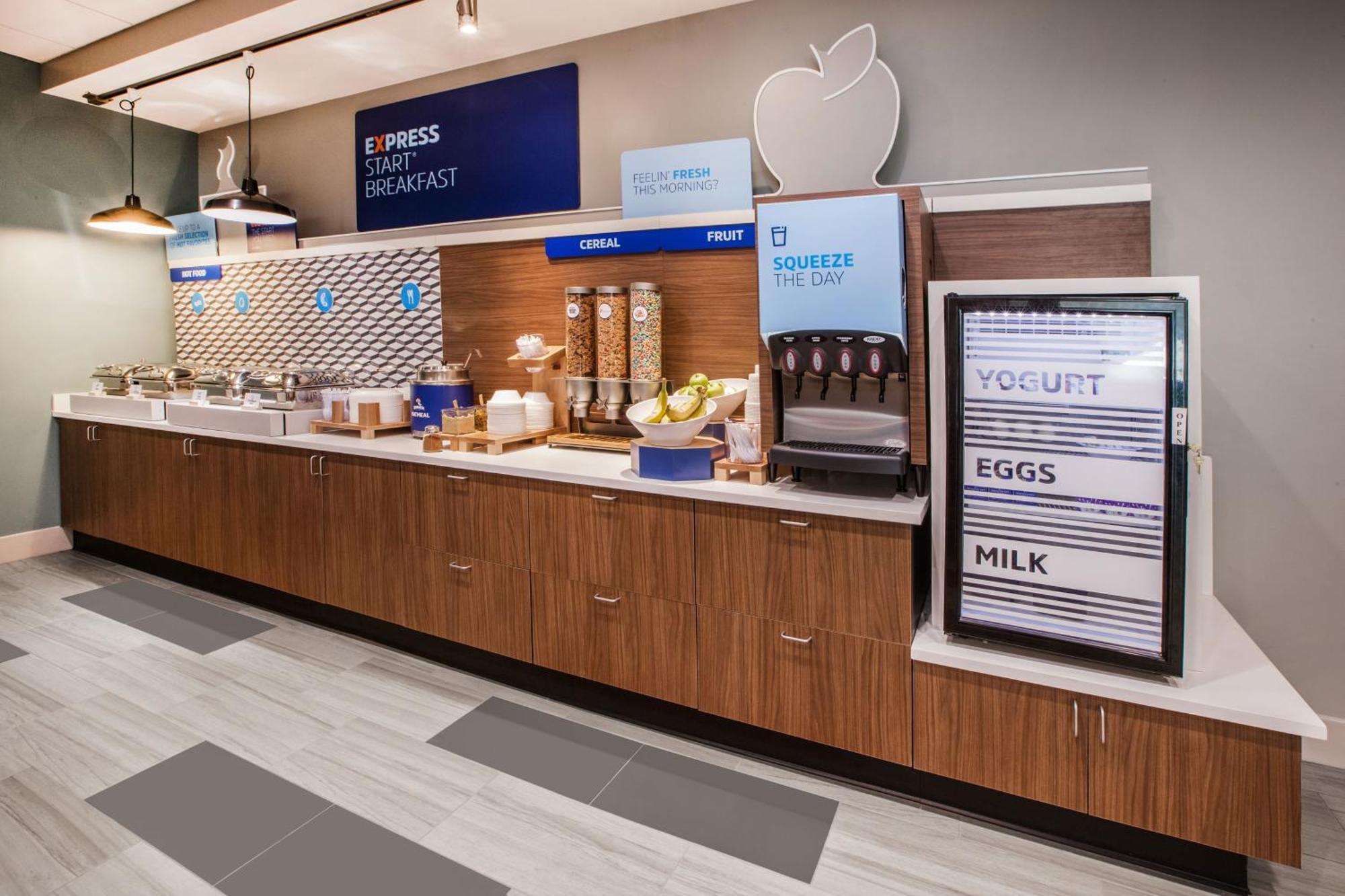 Holiday Inn Express Hotel & Suites Greensboro - Airport Area By Ihg Exteriör bild