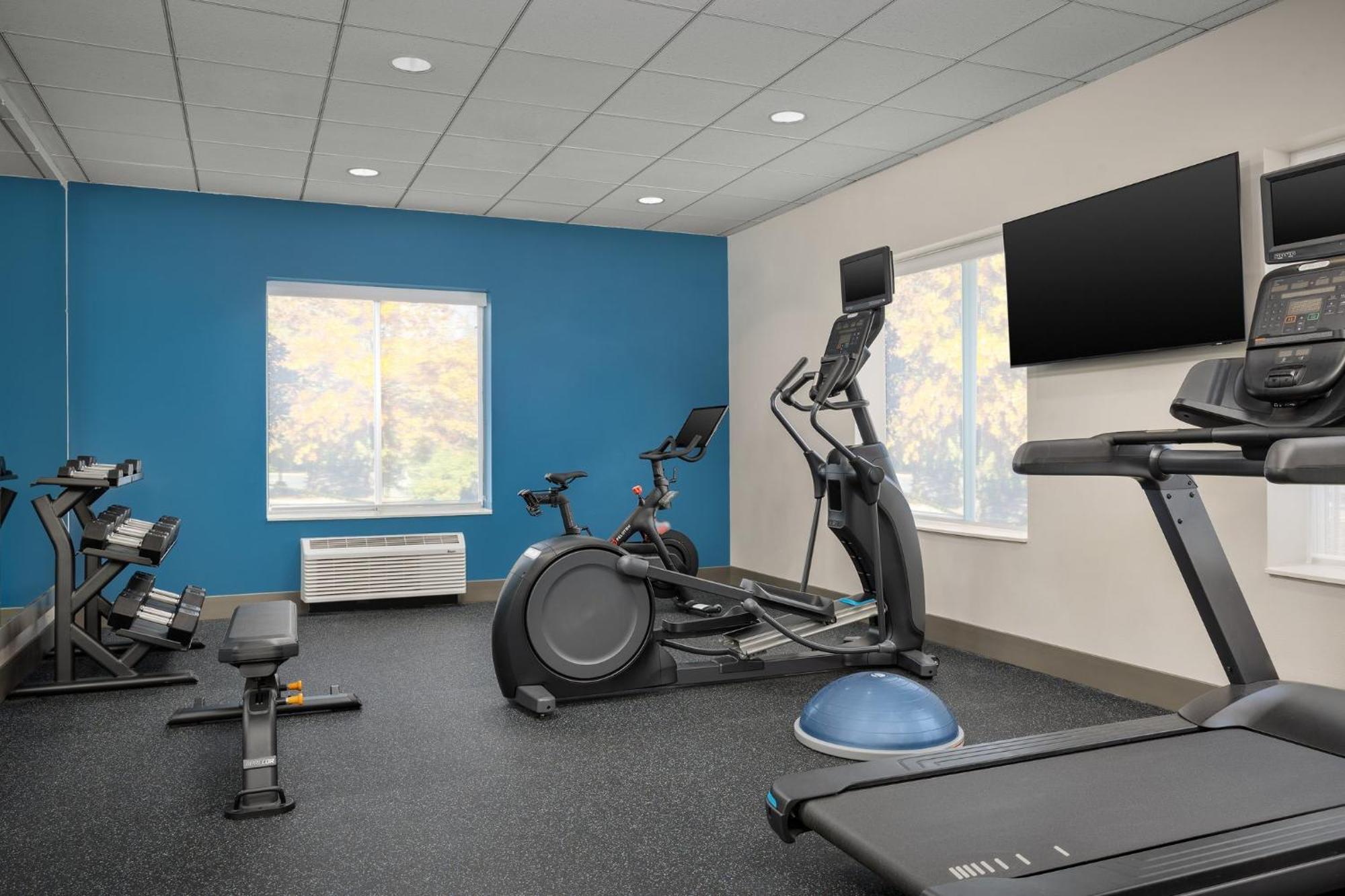 Holiday Inn Express Hotel & Suites Greensboro - Airport Area By Ihg Exteriör bild