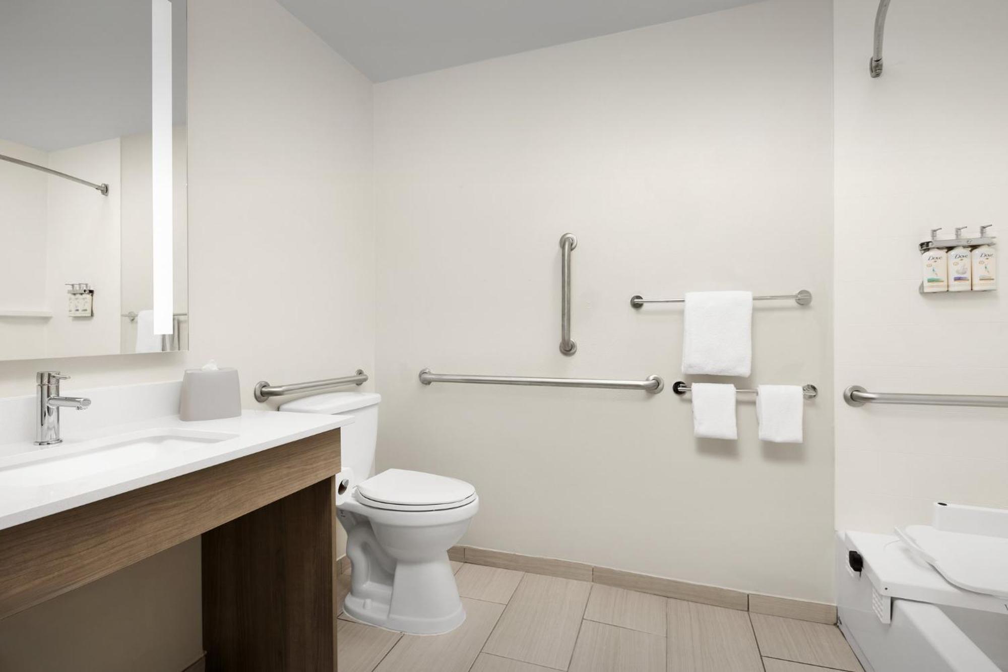 Holiday Inn Express Hotel & Suites Greensboro - Airport Area By Ihg Exteriör bild