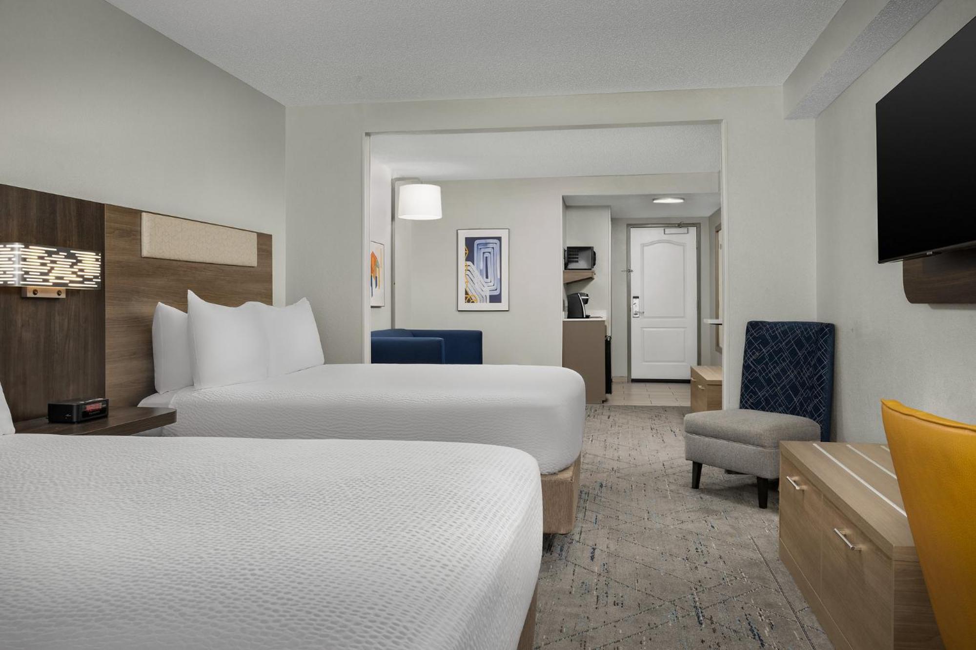 Holiday Inn Express Hotel & Suites Greensboro - Airport Area By Ihg Exteriör bild