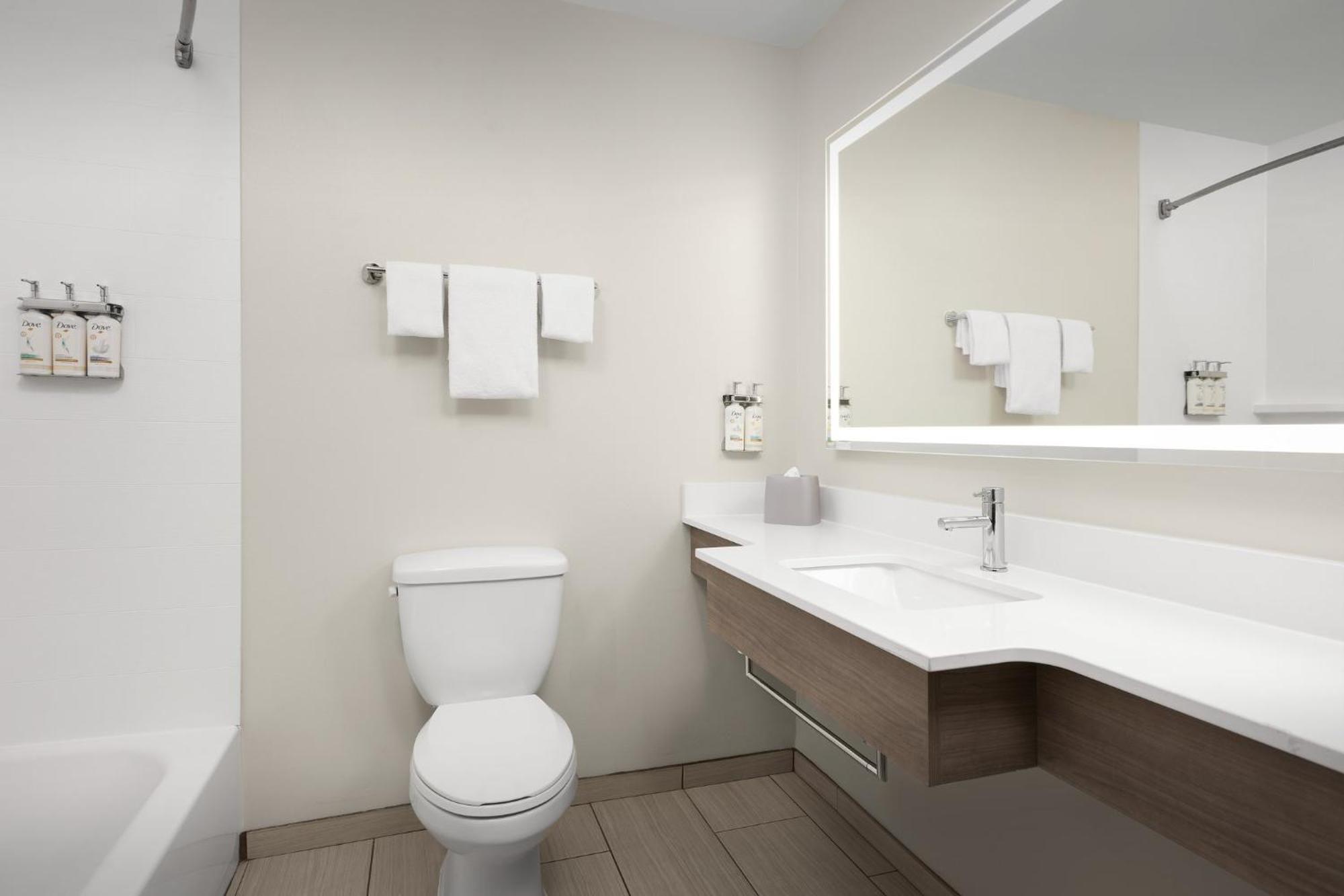 Holiday Inn Express Hotel & Suites Greensboro - Airport Area By Ihg Exteriör bild