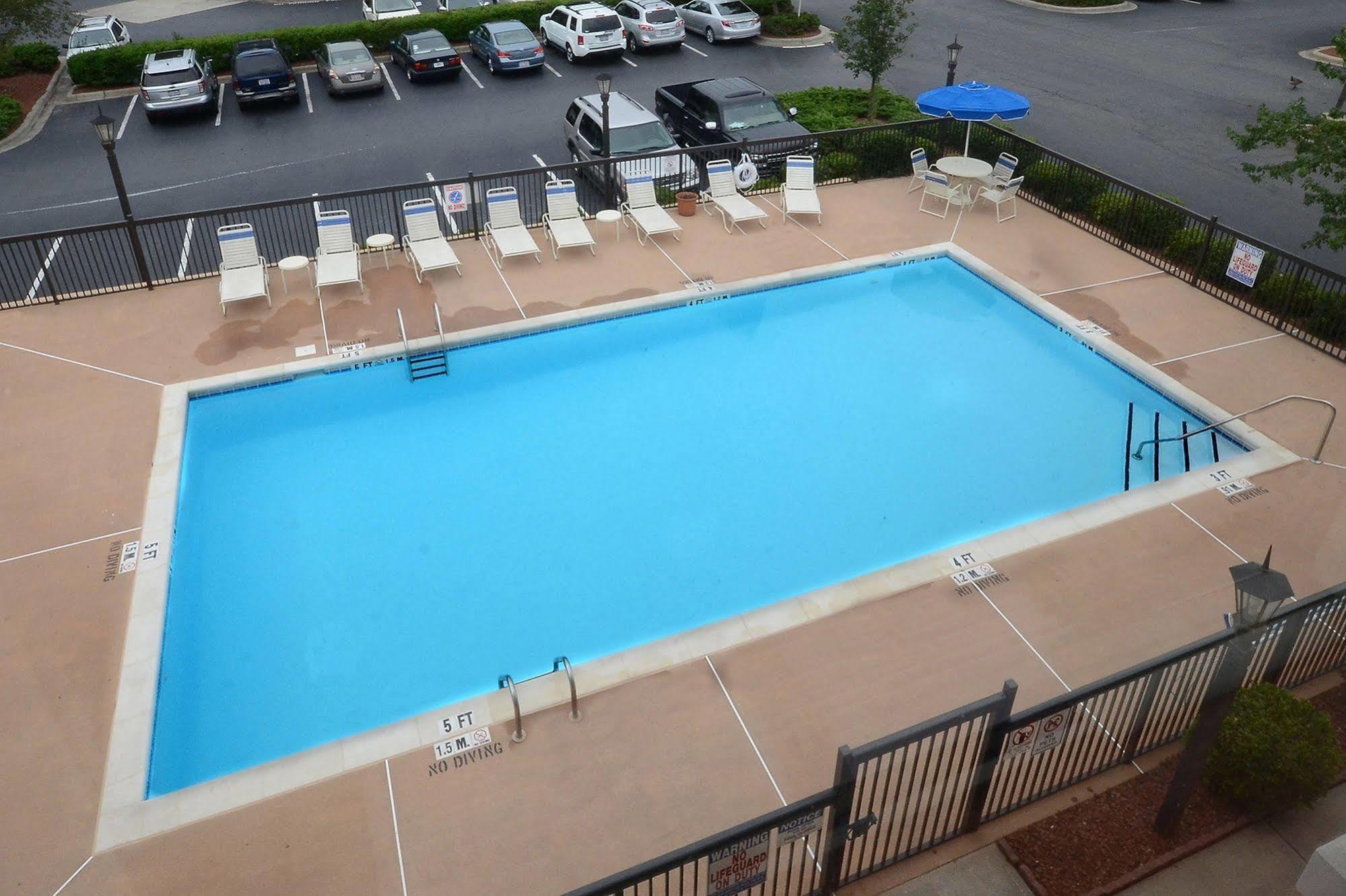 Holiday Inn Express Hotel & Suites Greensboro - Airport Area By Ihg Exteriör bild
