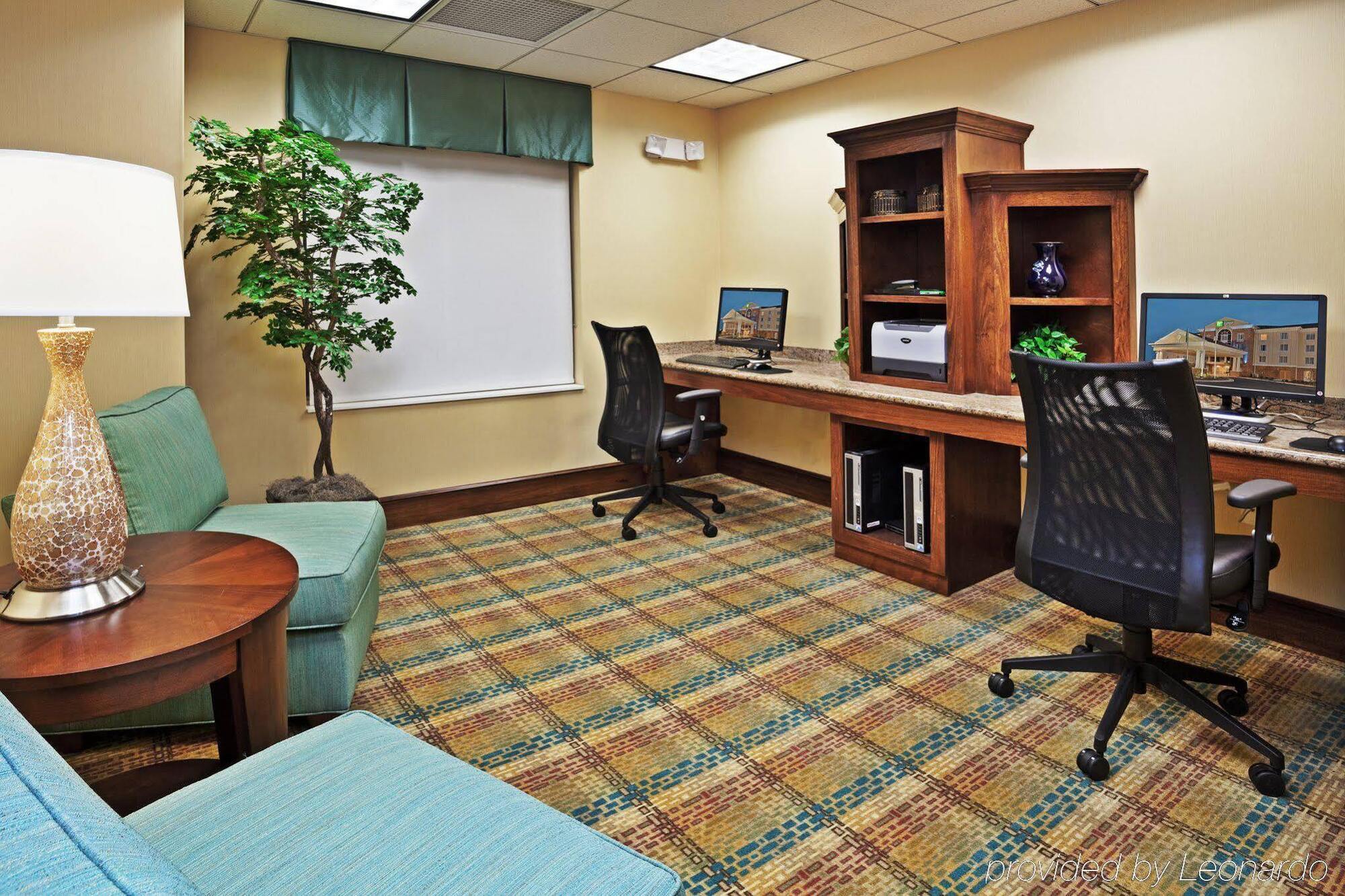Holiday Inn Express Hotel & Suites Greensboro - Airport Area By Ihg Exteriör bild