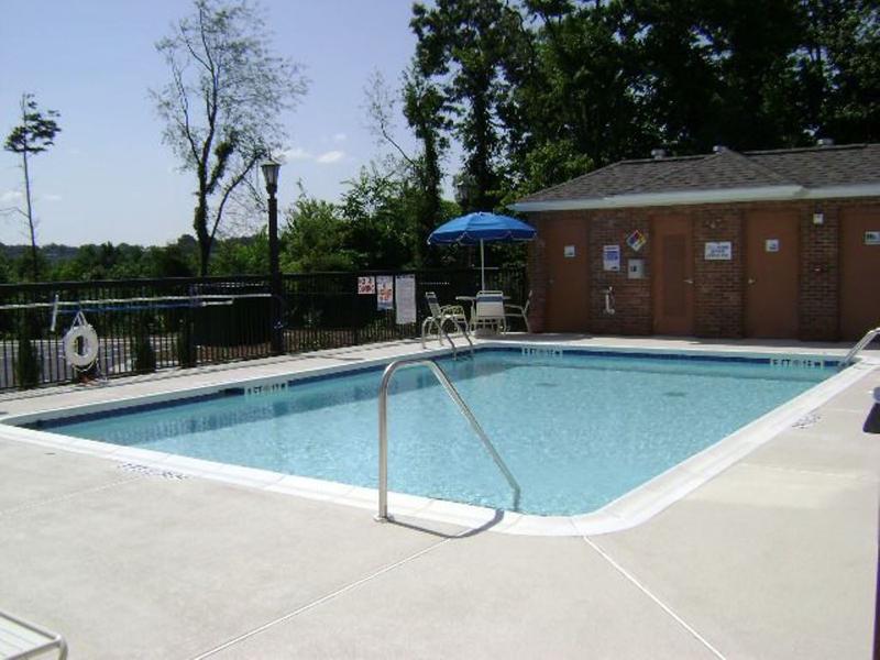 Holiday Inn Express Hotel & Suites Greensboro - Airport Area By Ihg Exteriör bild